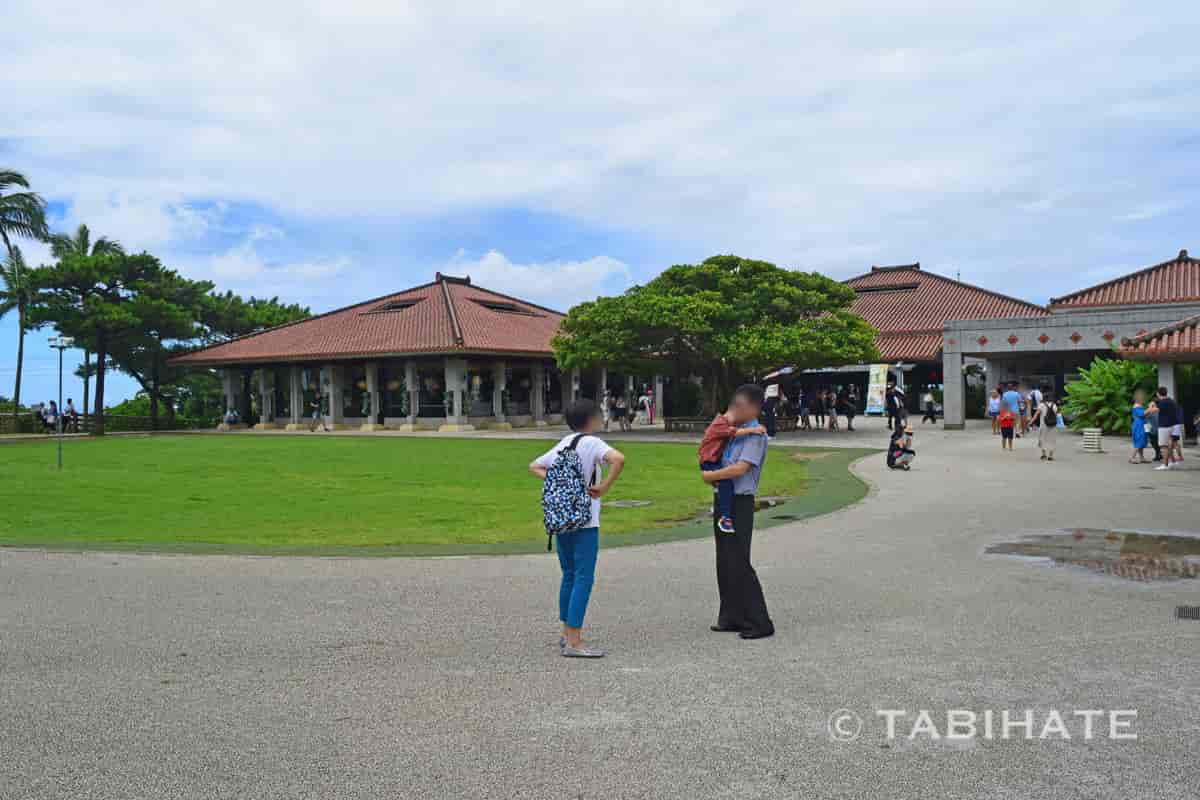 首里杜館前の広場