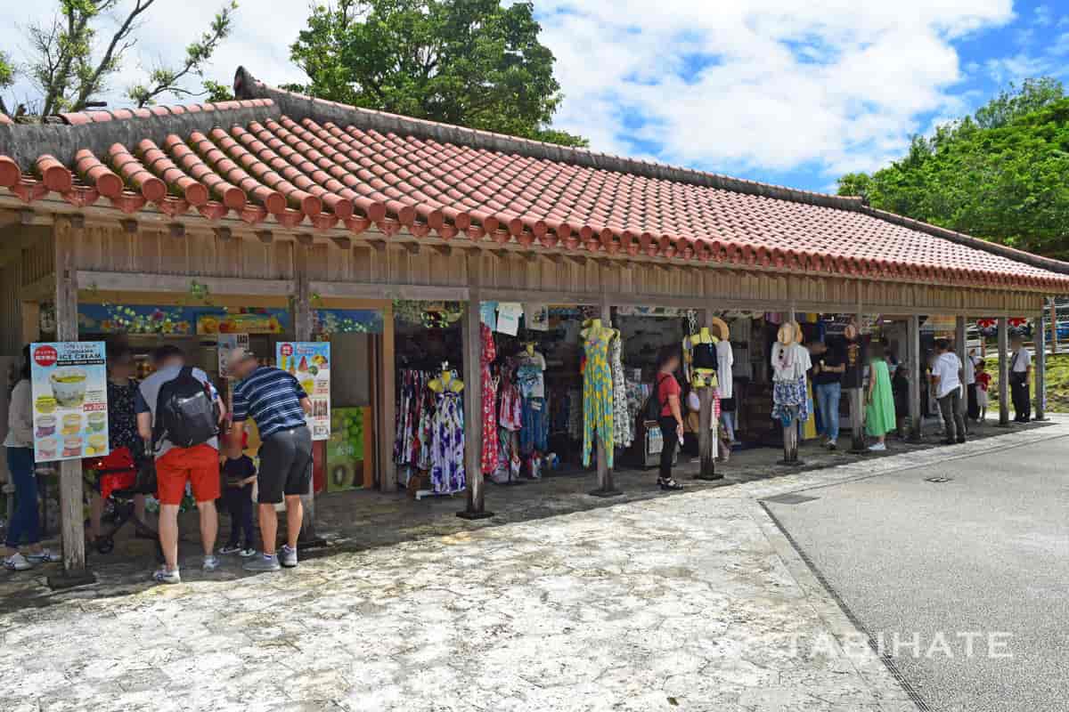 首里杜館の外にある売店