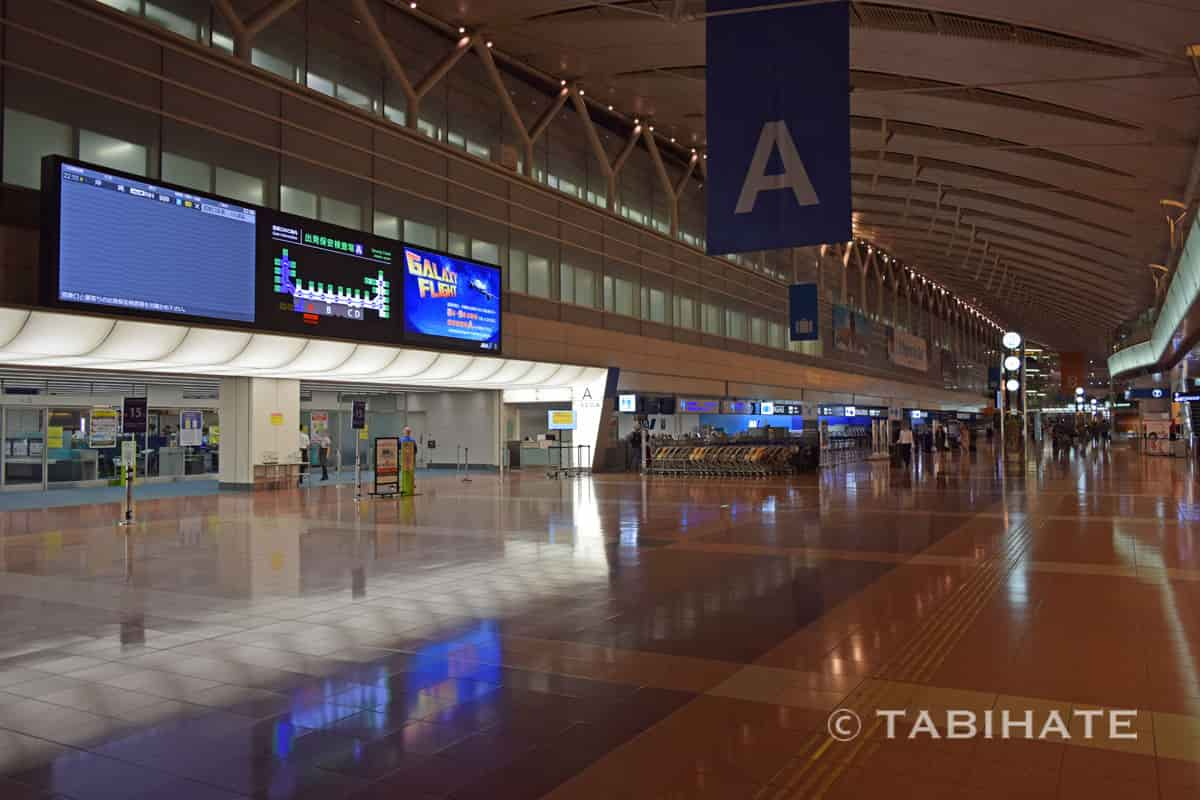 閉館間近の羽田空港国内線旅客ターミナル