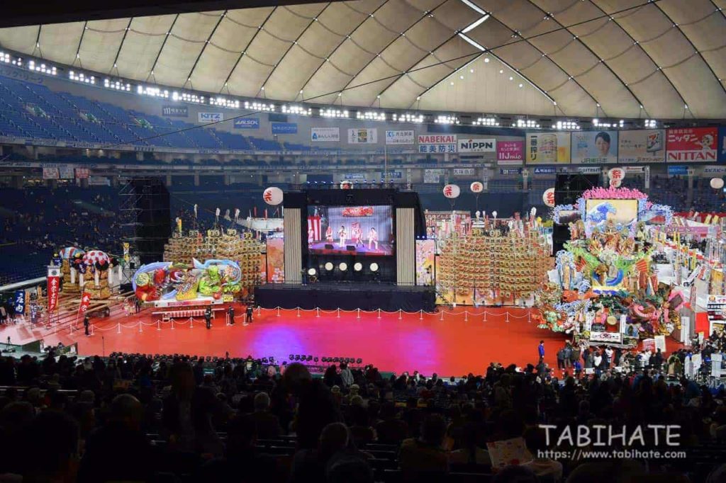 ふるさと祭り東京のメインステージ「お祭り広場」