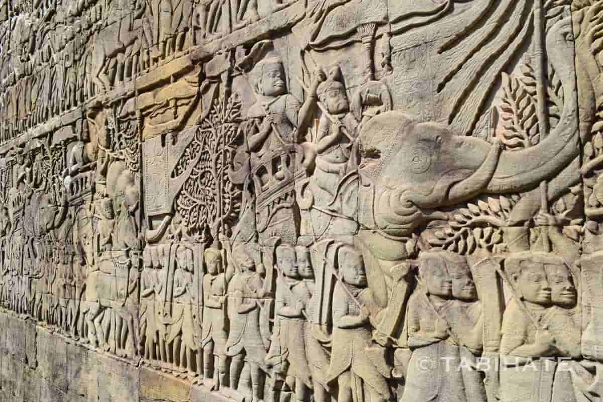 バイヨン寺院にあるクメール軍の行進を描いたレリーフ